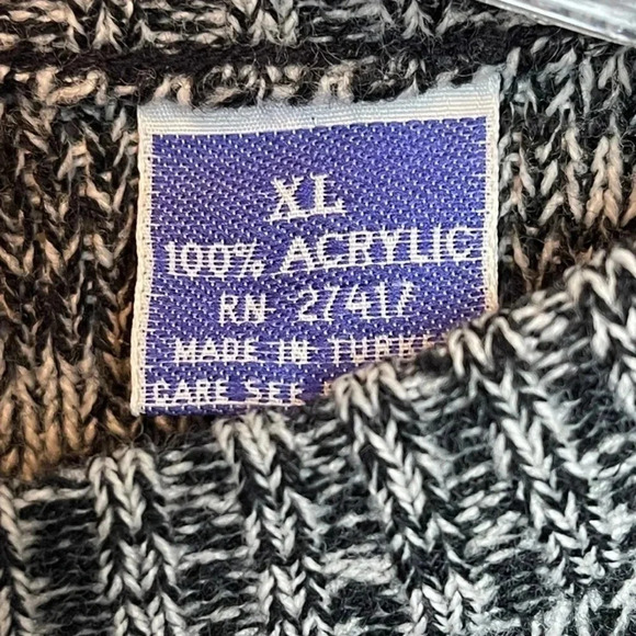 Vintage geometric wool blend knit sweater by Melange. 
Size: XL - Picture 4 of 8